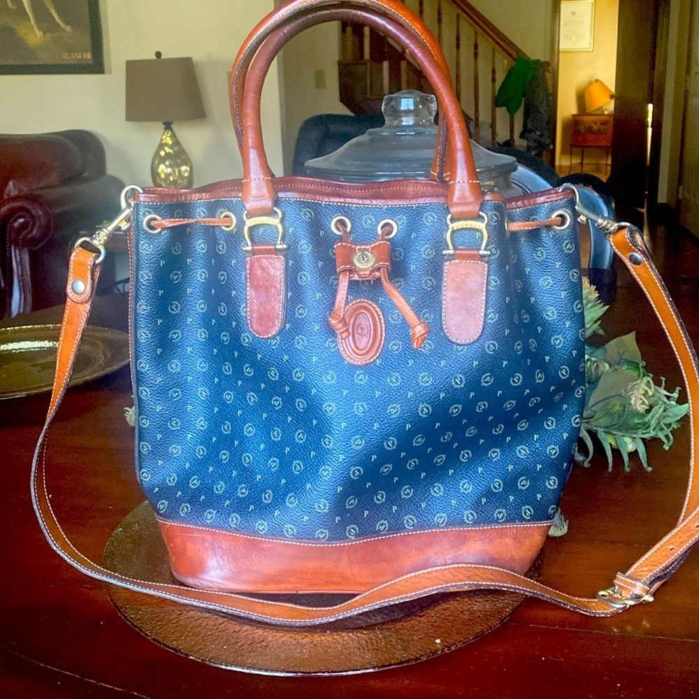 Elegant Black and Brown Women's Handbag